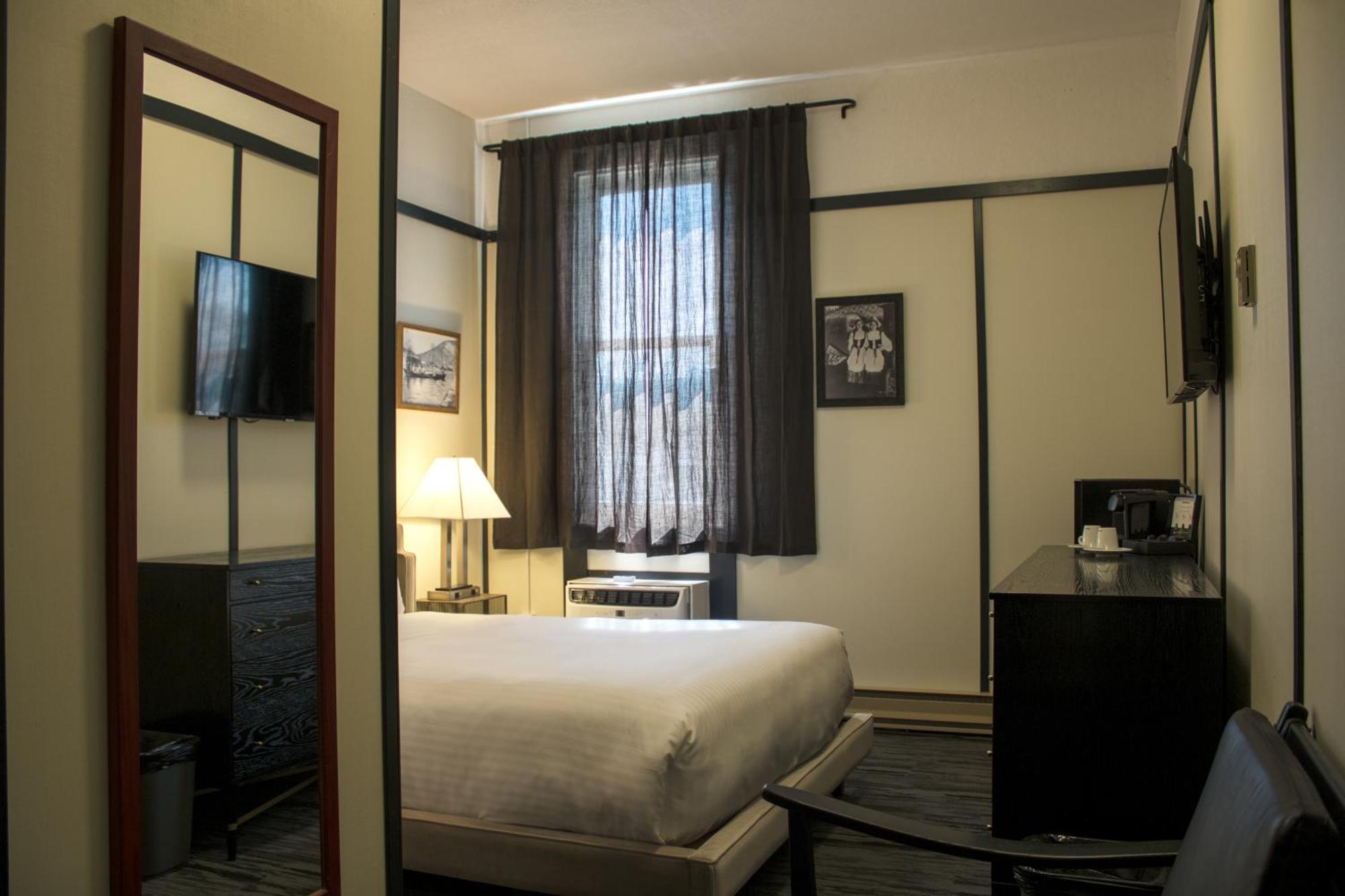 Midnight Sun, A Coast Hotel Dawson City Exterior photo