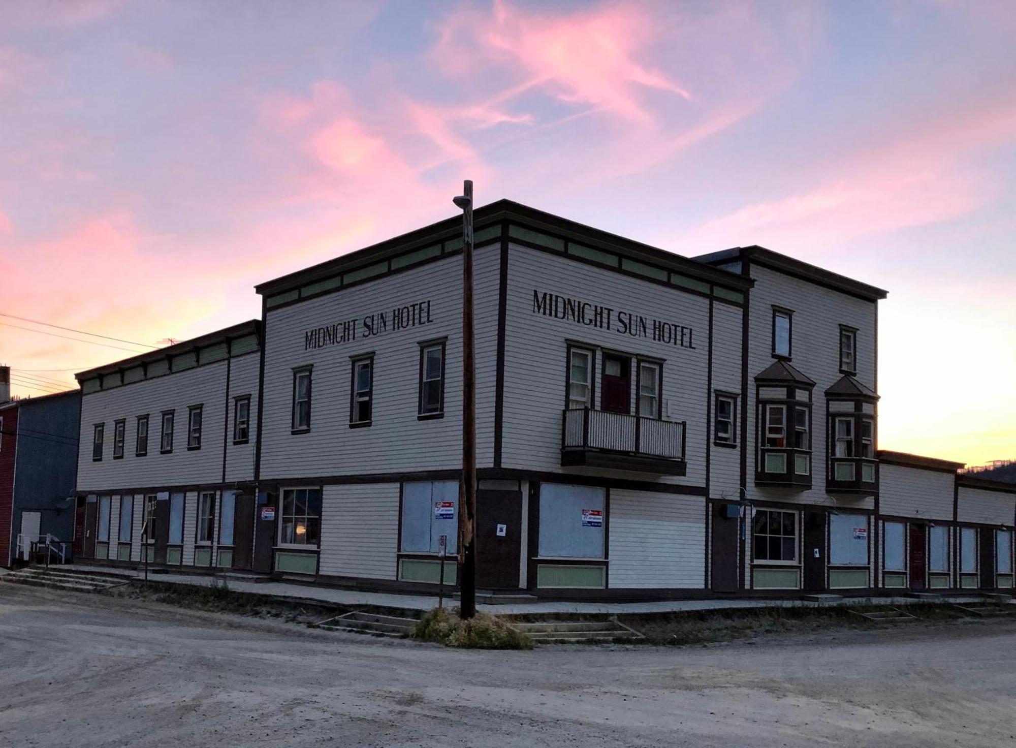 Midnight Sun, A Coast Hotel Dawson City Exterior photo